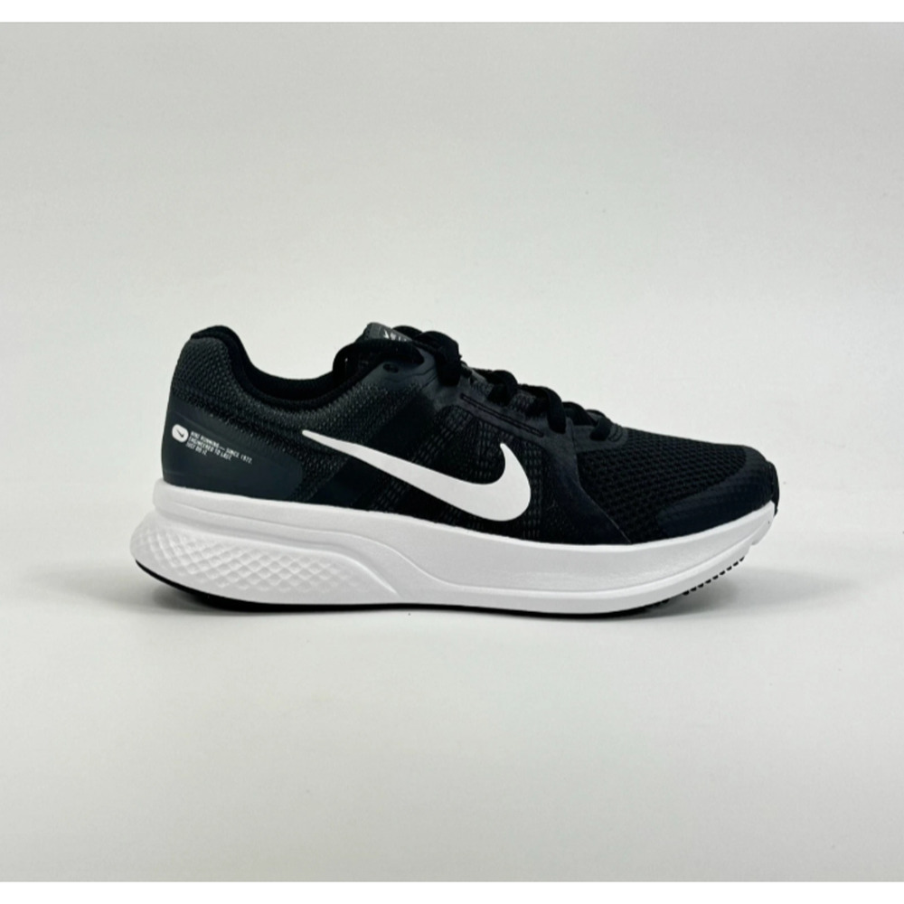 Size 9.5 WOMENS - Nike Run Swift 2 Black White NEW IN BOX